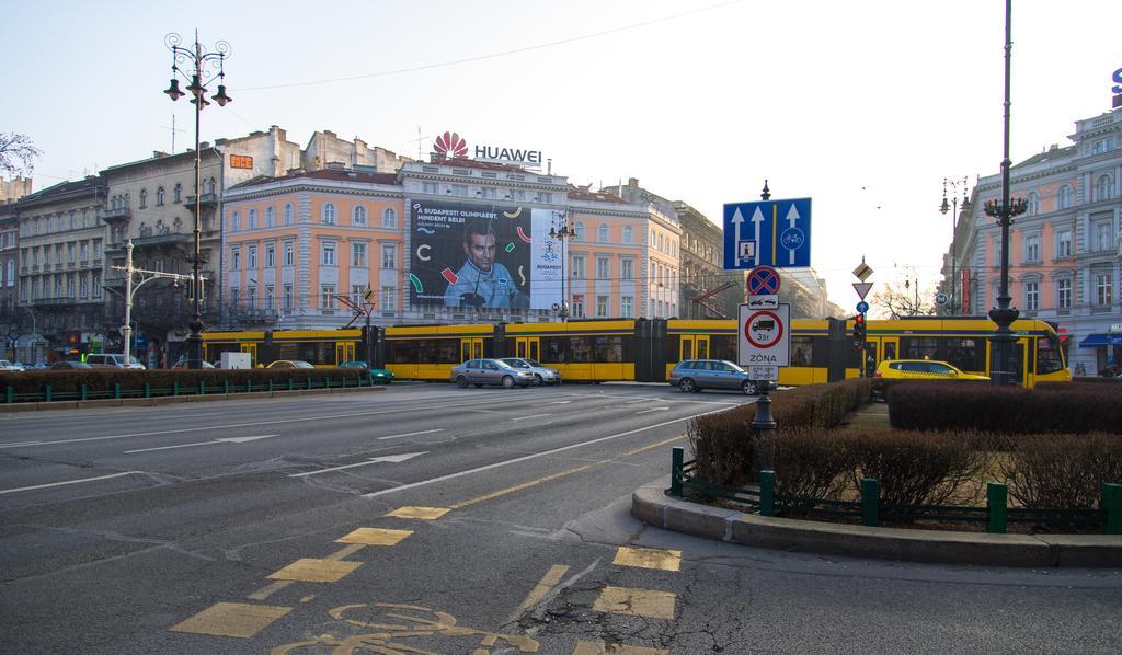 Home, Far Away From Home Budapest Luaran gambar